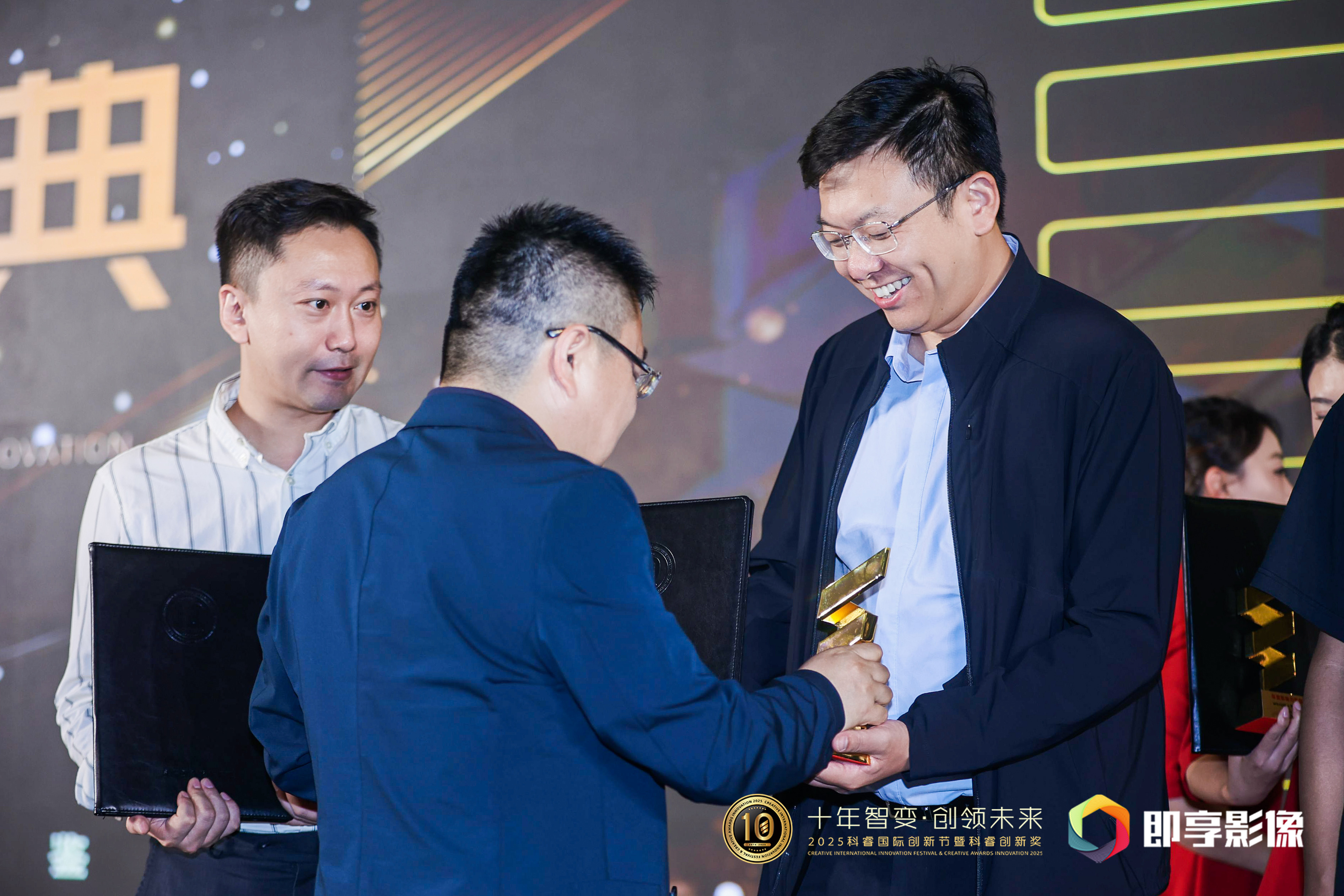 即享影像荣获科睿创新奖“十周年特别贡献单位”与“年度影响力平台”现场图片5