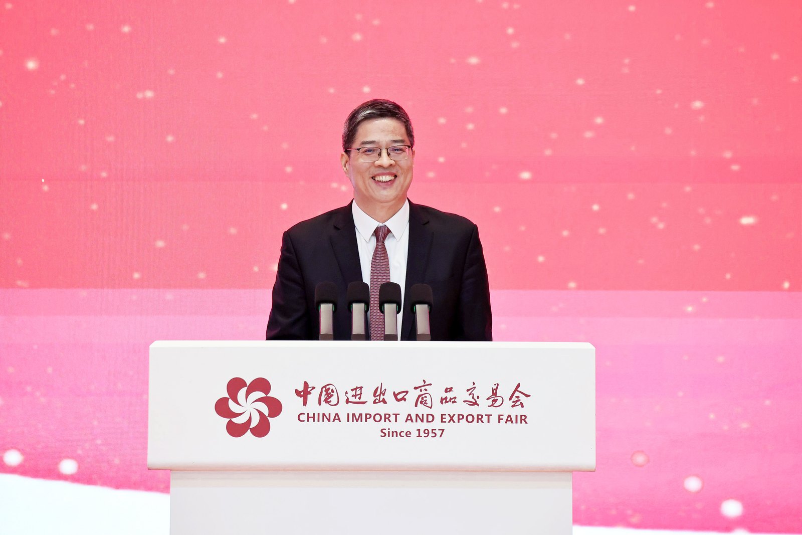 重要人物发言照片示意